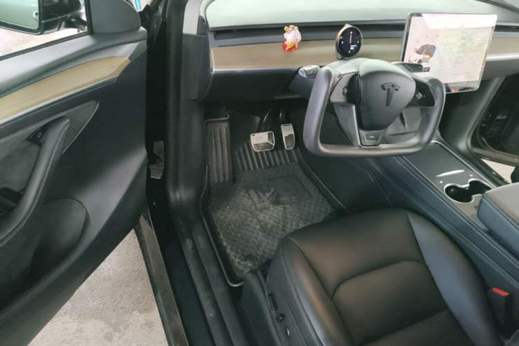 Used Tesla Model Y 2021 Long-Range All-Wheel-Drive Version 3D7 Driver Seat