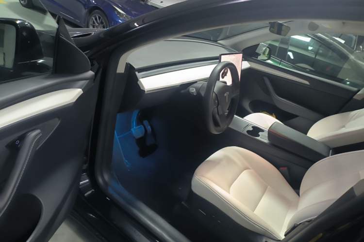 Used Tesla Model Y 2021 Long-Range All-Wheel-Drive Version 3D7 Driver Seat