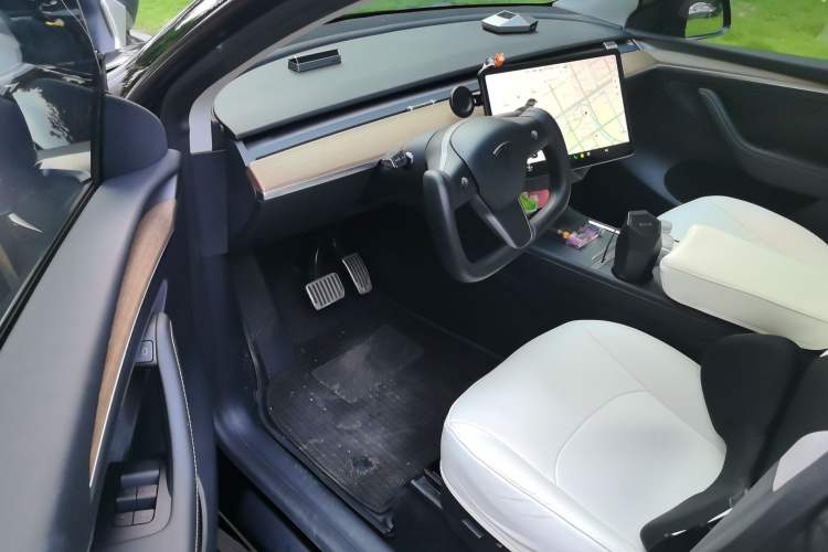 Used Tesla Model Y 2021 Long-Range All-Wheel-Drive Version 3D7 Driver Seat