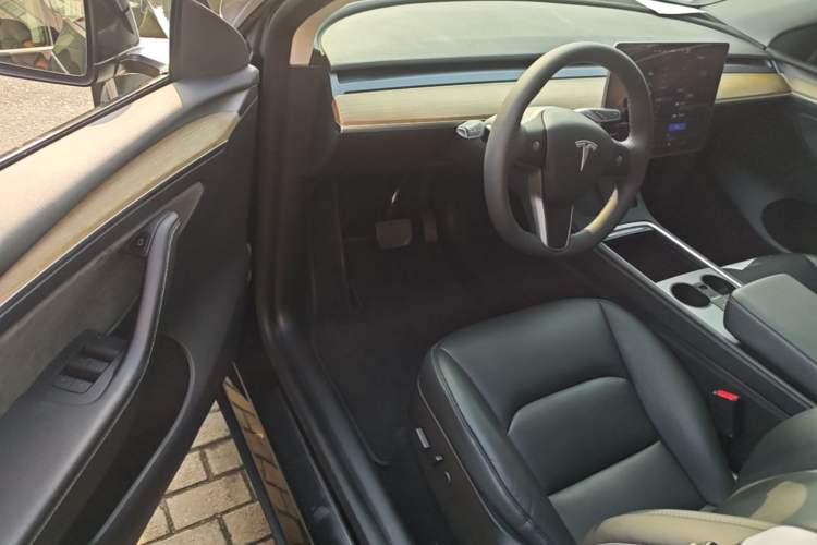 Used Tesla Model Y 2021 Standard Range Rear-Wheel Drive Version Driver Seat