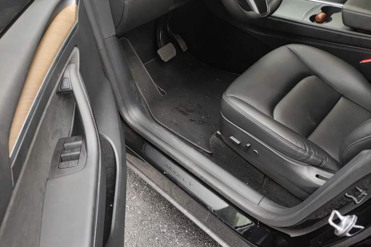 Used Tesla Model Y 2021 Long-Range All-Wheel-Drive Version Driver Seat