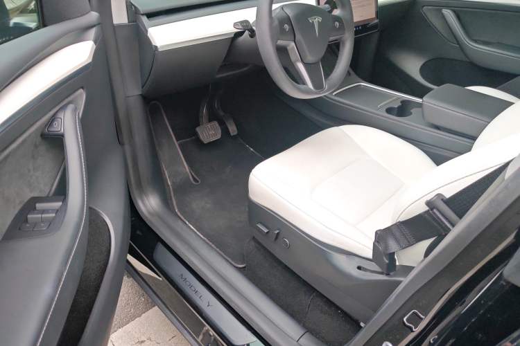 Used Tesla Model Y 2021 Long-Range All-Wheel-Drive Version 3D7 Driver Seat