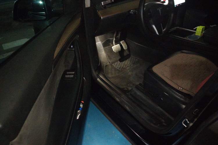 Used Tesla Model Y 2021 Long-Range All-Wheel-Drive Version Driver Seat