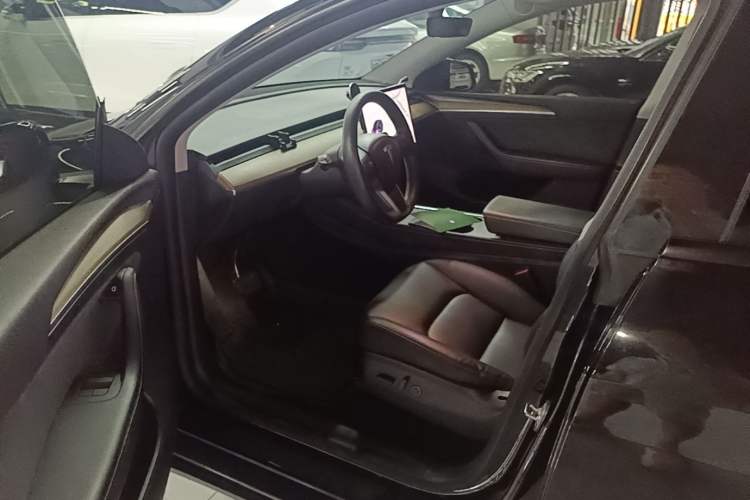 Used Tesla Model Y 2021 Long-Range All-Wheel-Drive Version 3D7 Driver Seat