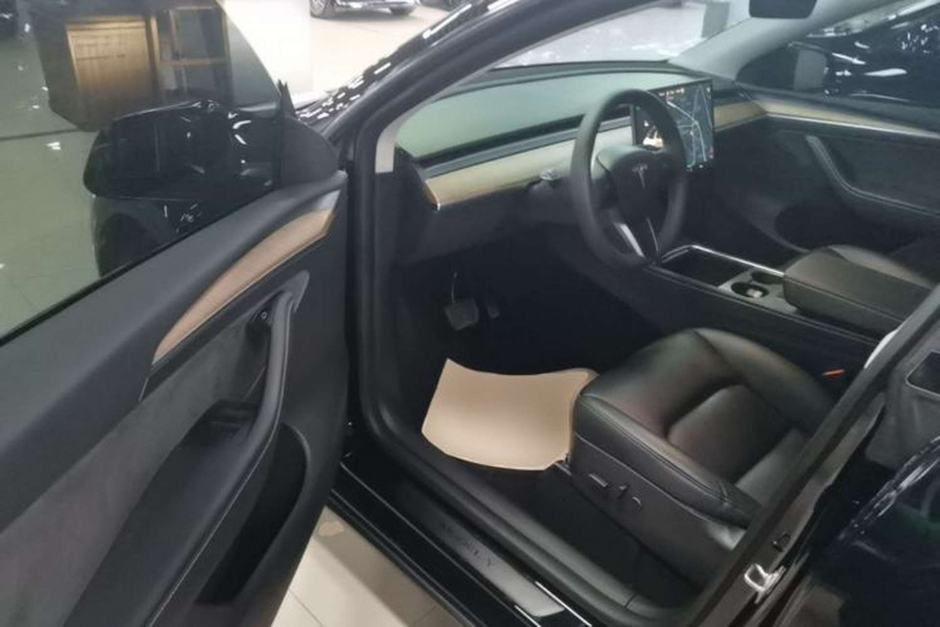 Used Tesla Model Y 2021 Long-Range All-Wheel-Drive Version Driver Seat