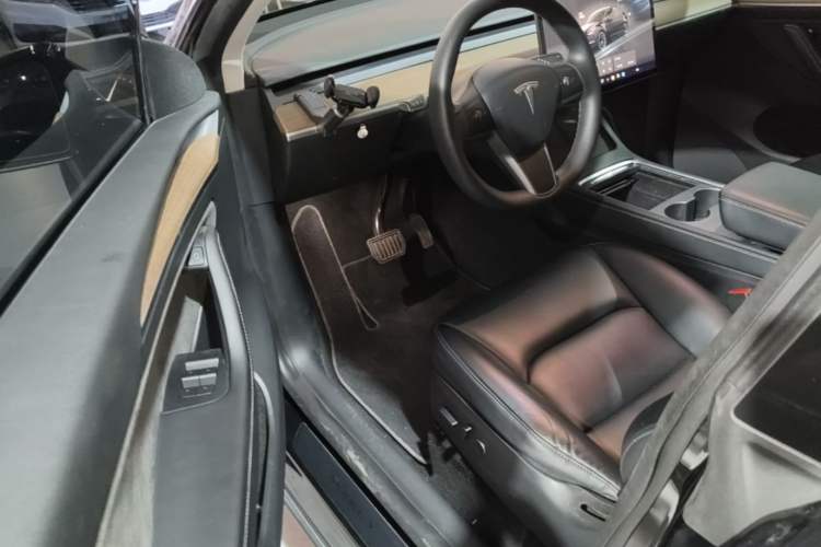 Used Tesla Model Y 2021 Long-Range All-Wheel-Drive Version Driver Seat