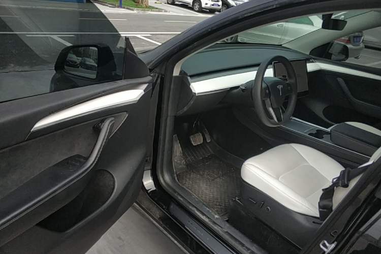 Used Tesla Model Y 2021 Standard Range Rear-Wheel Drive Version Driver Seat