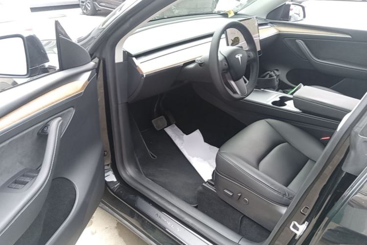 Used Tesla Model Y 2021 Long-Range All-Wheel-Drive Version Driver Seat