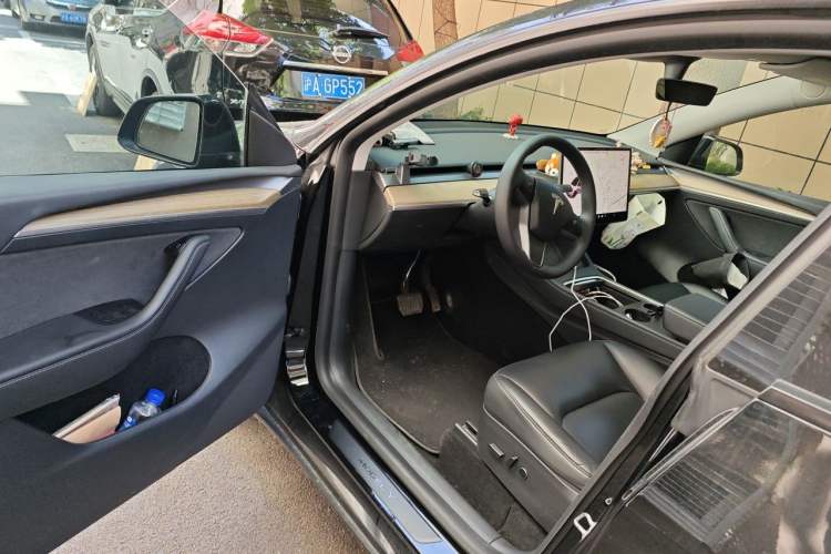 Used Tesla Model Y 2021 Standard Range Rear-Wheel Drive Version Driver Seat