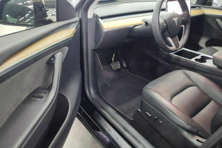 Used Tesla Model Y 2021 Standard Range Rear-Wheel Drive Version Driver Seat
