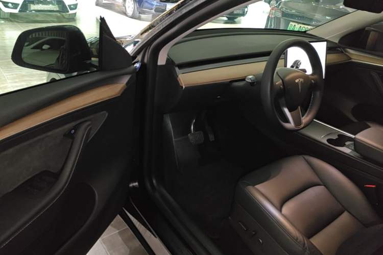 Used Tesla Model Y 2021 Standard Range Rear-Wheel Drive Version Driver Seat