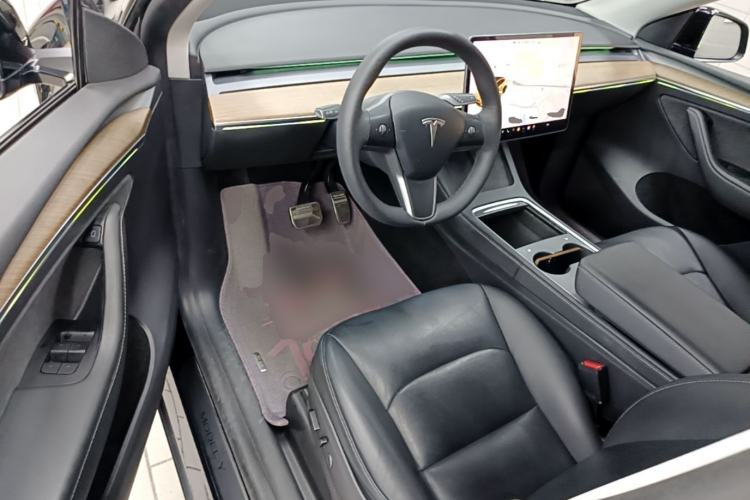Used Tesla Model Y 2021 Long-Range All-Wheel-Drive Version Driver Seat