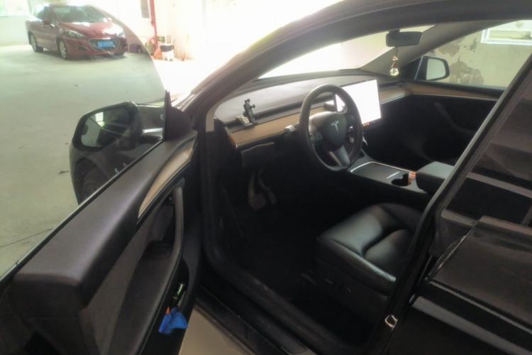 Used Tesla Model Y 2021 Long-Range All-Wheel-Drive Version Driver Seat
