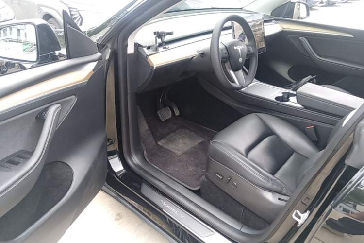 Used Tesla Model Y 2021 Long-Range All-Wheel-Drive Version 3D7 Driver Seat