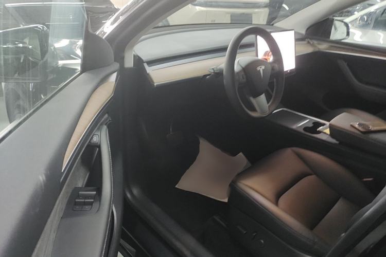 Used Tesla Model Y 2021 Long-Range All-Wheel-Drive Version Driver Seat