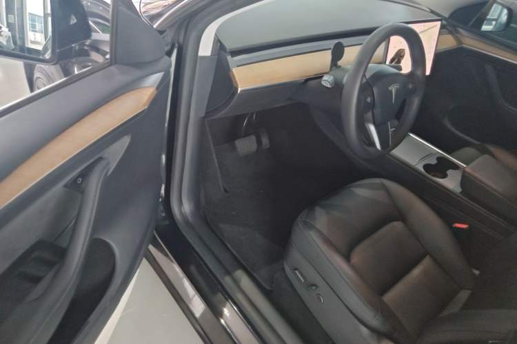 Used Tesla Model Y 2021 Long-Range All-Wheel-Drive Version Driver Seat