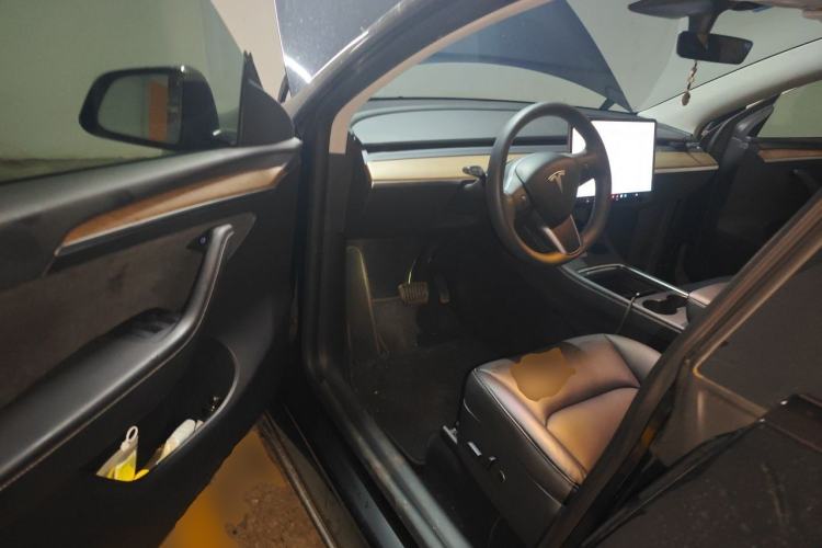 Used Tesla Model Y 2021 Long-Range All-Wheel-Drive Version Driver Seat
