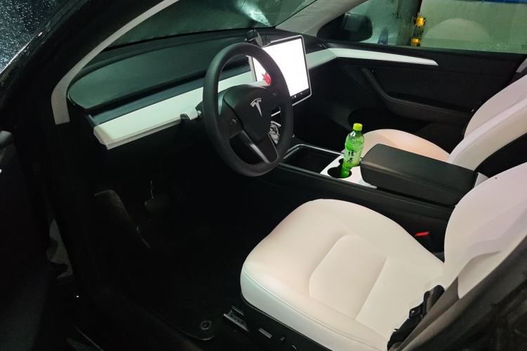 Used Tesla Model Y 2021 Long-Range All-Wheel-Drive Version Driver Seat