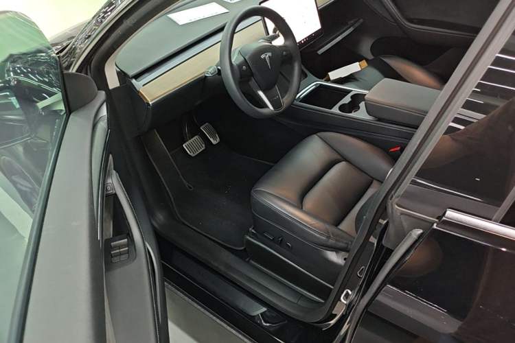 Used Tesla Model Y 2021 Long-Range All-Wheel-Drive Version 3D7 Driver Seat