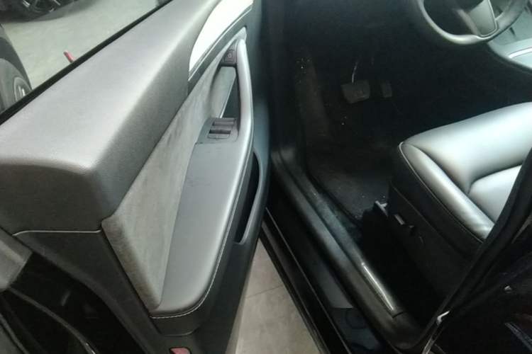 Used Tesla Model Y 2021 Long-Range All-Wheel-Drive Version 3D7 Driver Seat