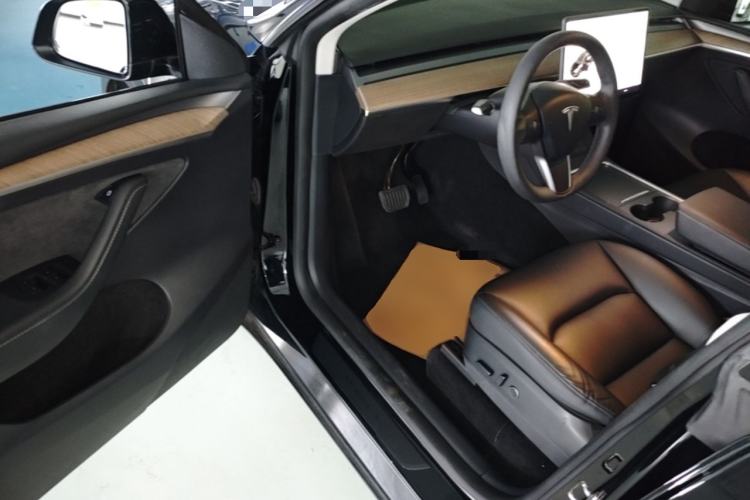 Used Tesla Model Y 2021 Long-Range All-Wheel-Drive Version Driver Seat