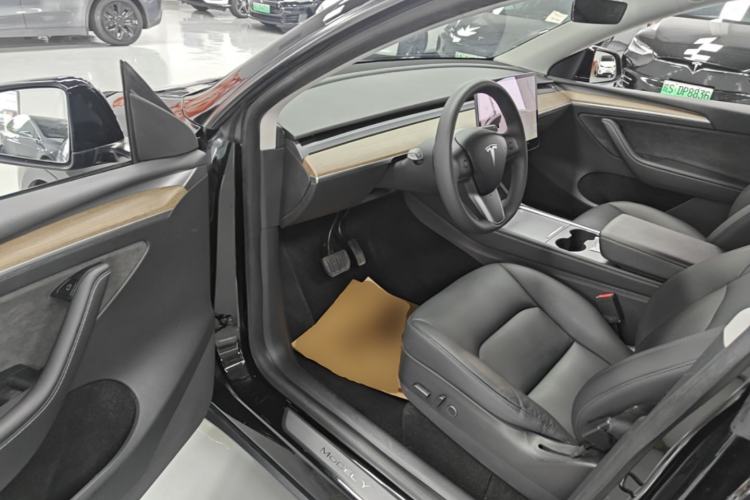 Used Tesla Model Y 2021 Long-Range All-Wheel-Drive Version Driver Seat