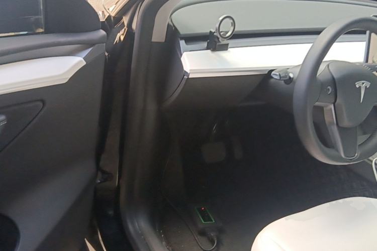 Used Tesla Model Y 2021 Long-Range All-Wheel-Drive Version 3D7 Driver Seat