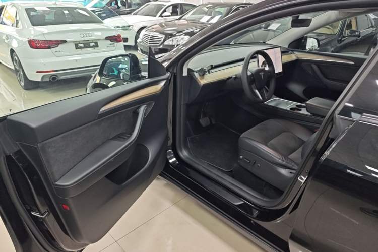Used Tesla Model Y 2021 Long-Range All-Wheel-Drive Version 3D7 Driver Seat