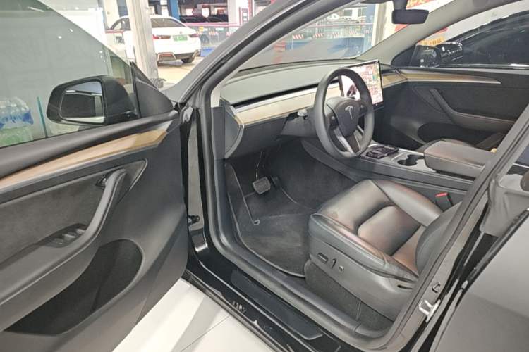 Used Tesla Model Y 2021 Standard Range Rear-Wheel Drive Version Driver Seat