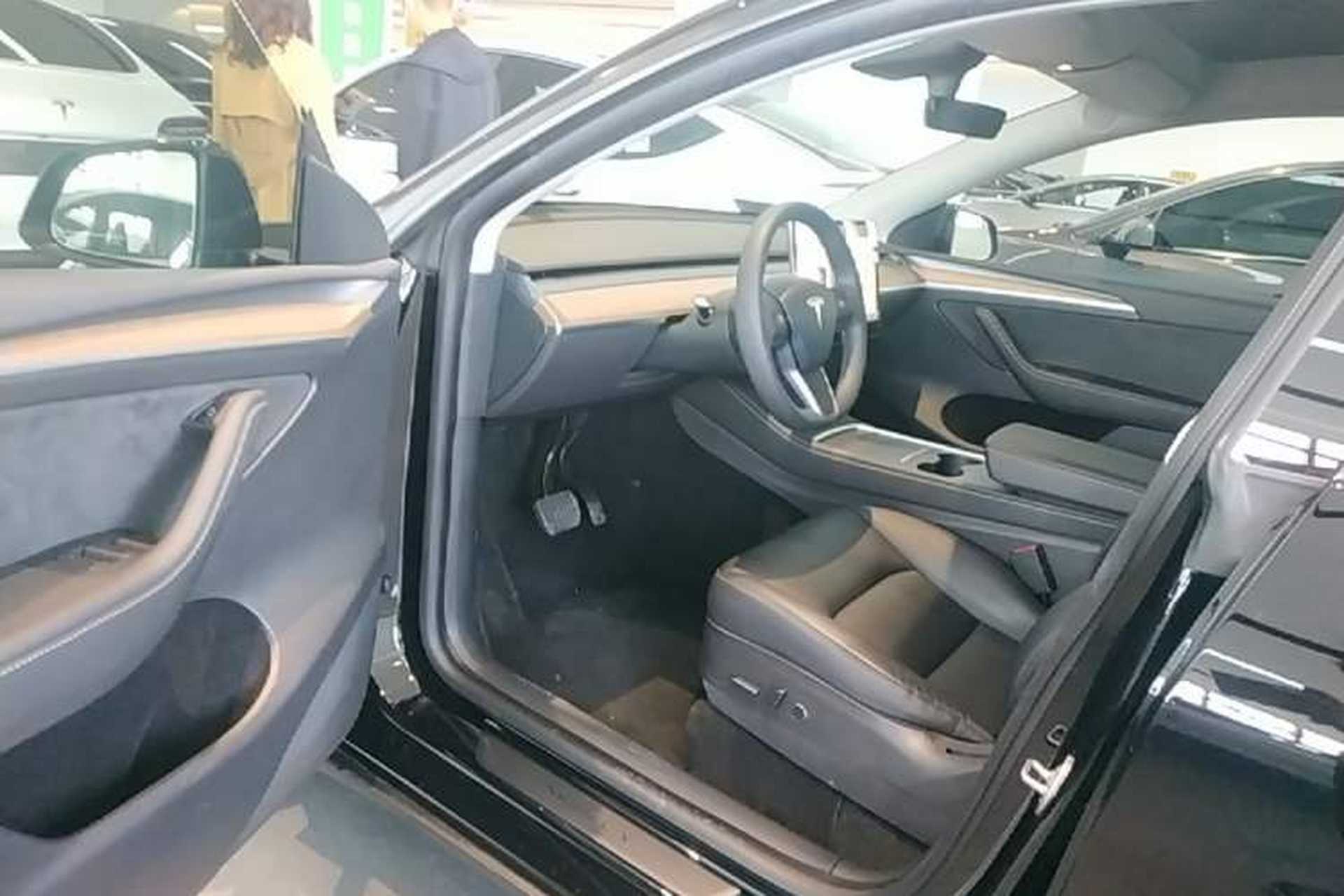 Used Tesla Model Y 2021 Standard Range Rear-Wheel Drive Version Driver Seat