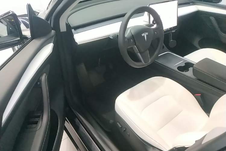 Used Tesla Model Y 2021 Long-Range All-Wheel-Drive Version 3D7 Driver Seat