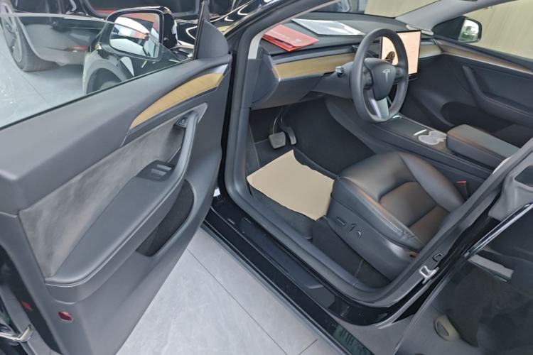 Used Tesla Model Y 2021 Long-Range All-Wheel-Drive Version Driver Seat