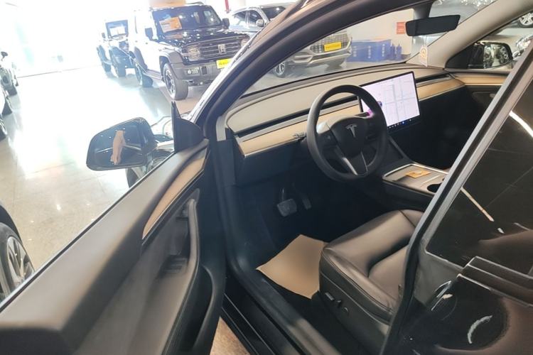 Used Tesla Model Y 2021 Long-Range All-Wheel-Drive Version Driver Seat