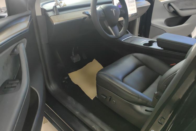 Used Tesla Model Y 2021 Long-Range All-Wheel-Drive Version Driver Seat