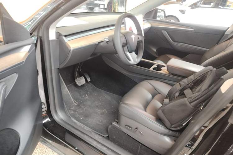 Used Tesla Model Y 2021 Long-Range All-Wheel-Drive Version Driver Seat