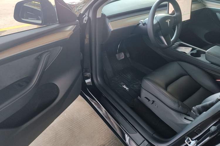 Used Tesla Model Y 2021 Standard Range Rear-Wheel Drive Version Driver Seat