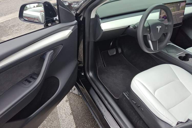 Used Tesla Model Y 2021 Standard Range Rear-Wheel Drive Version Driver Seat