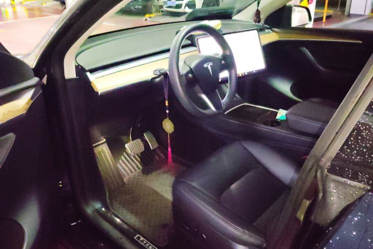 Used Tesla Model Y 2021 Long-Range All-Wheel-Drive Version Driver Seat