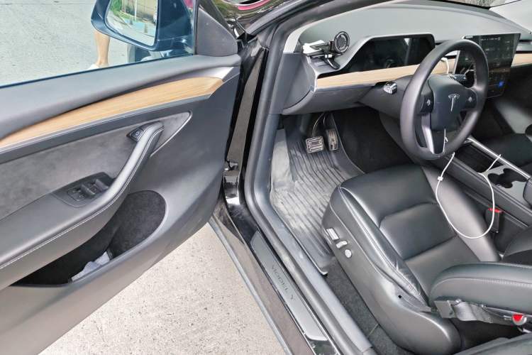 Used Tesla Model Y 2021 Standard Range Rear-Wheel Drive Version Driver Seat