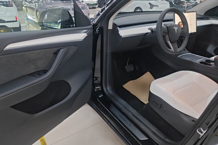 Used Tesla Model Y 2021 Standard Range Rear-Wheel Drive Version Driver Seat