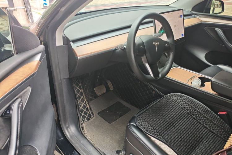 Used Tesla Model Y 2021 Long-Range All-Wheel-Drive Version Driver Seat