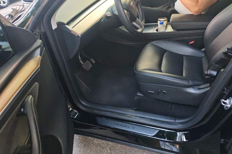 Used Tesla Model Y 2021 Standard Range Rear-Wheel Drive Version Driver Seat