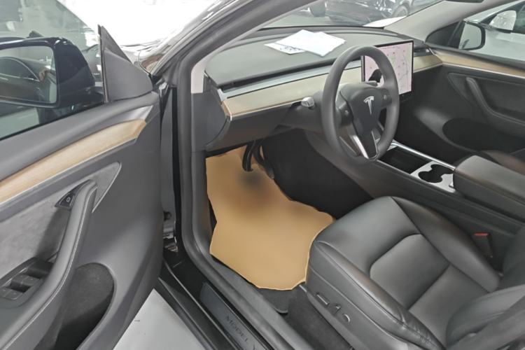 Used Tesla Model Y 2021 Long-Range All-Wheel-Drive Version Driver Seat