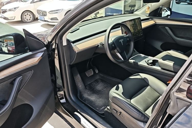 Used Tesla Model Y 2021 Long-Range All-Wheel-Drive Version Driver Seat