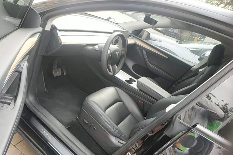 Used Tesla Model Y 2021 Long-Range All-Wheel-Drive Version Driver Seat