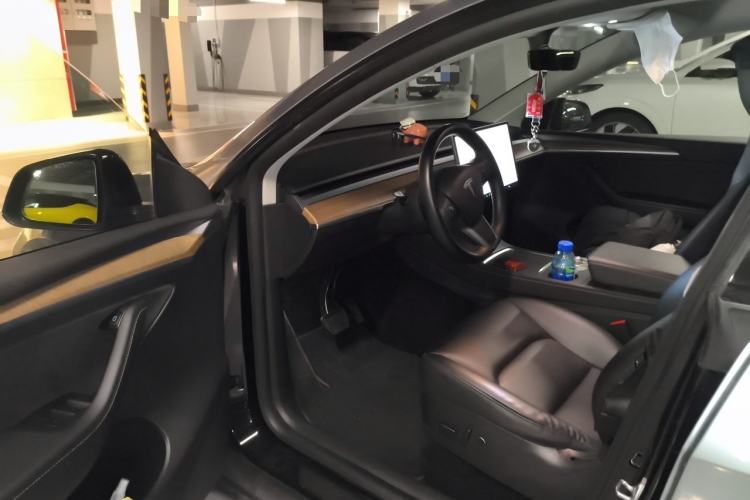 Used Tesla Model Y 2021 Long-Range All-Wheel-Drive Version Driver Seat