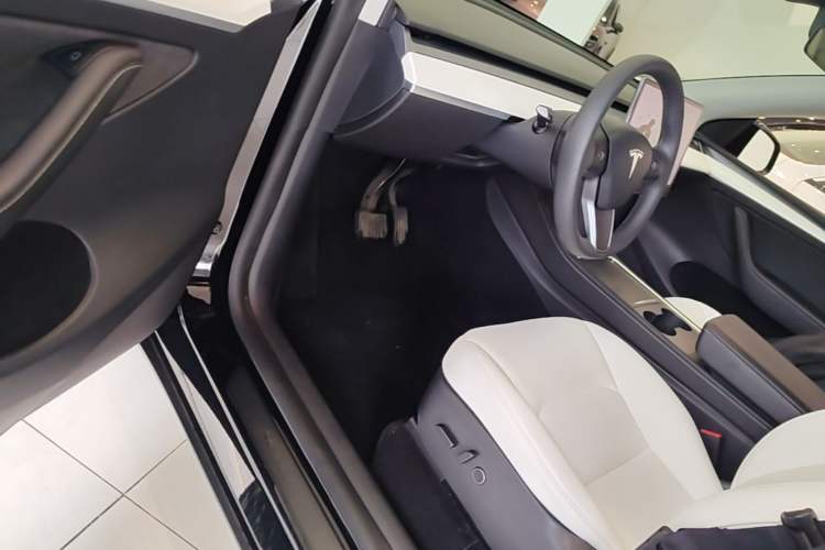 Used Tesla Model Y 2021 Long-Range All-Wheel-Drive Version Driver Seat