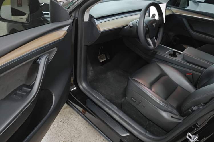 Used Tesla Model Y 2021 Standard Range Rear-Wheel Drive Version Driver Seat