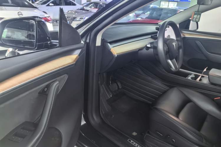 Used Tesla Model Y 2021 Long-Range All-Wheel-Drive Version Driver Seat