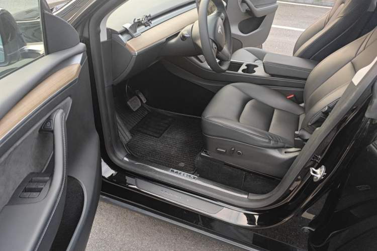 Used Tesla Model Y 2021 Long-Range All-Wheel-Drive Version Driver Seat